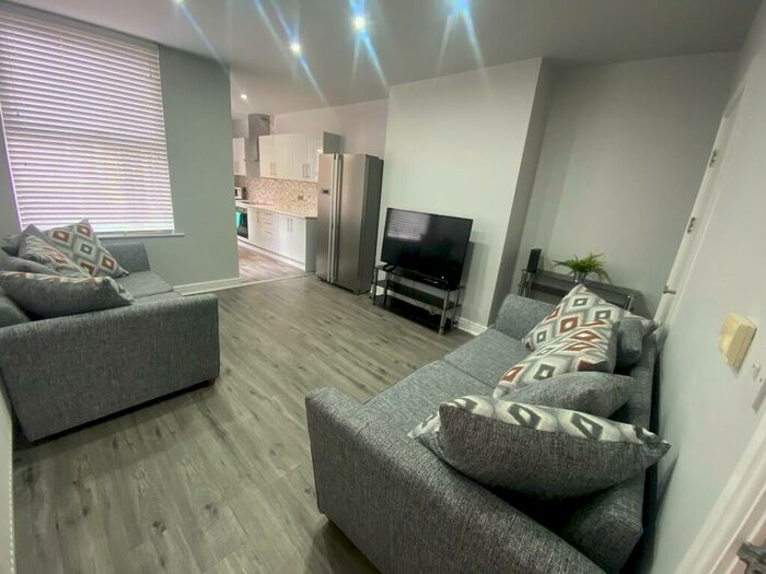 7 Bedroom Terraced House To Rent In Club Garden Road, Sheffield, S11