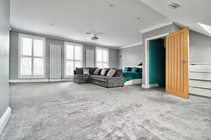 3 Bedroom Detached Bungalow For Sale In North Road, Romford, RM4