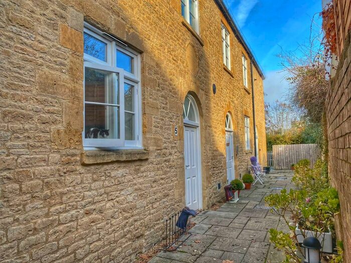 2 Bedroom Flat To Rent In The Old Chapel, Chipping Norton, OX7