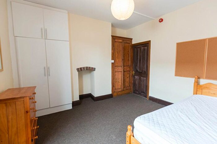 6 Bedroom House To Rent In Milton Street, S3