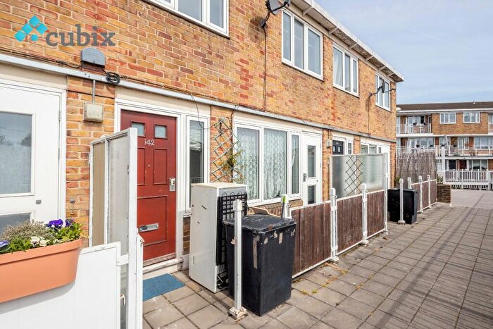 3 Bedroom Maisonette To Rent In Amina Way, London, SE16