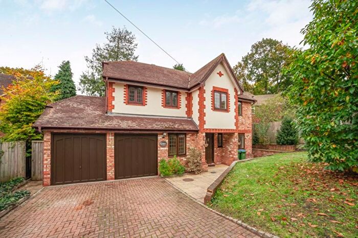 5 Bedroom Detached House To Rent In Cranmer Close, Weybridge, KT13