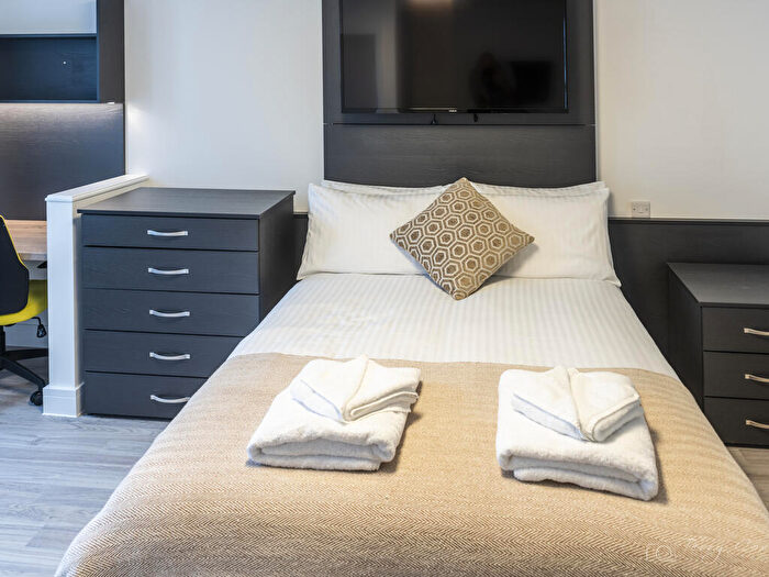 Studio To Rent In - Derrys Villas, Flat, PL4