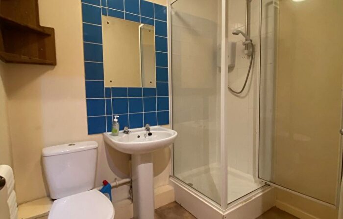 2 Bedroom Flat To Rent In Crown Station Place, Edge Hill, Liverpool, L7