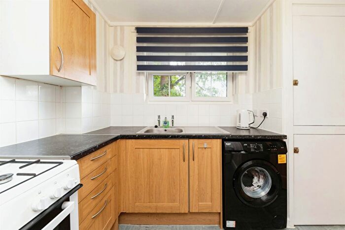 1 Bedroom Flat For Sale In Haldens, Welwyn Garden City, AL7