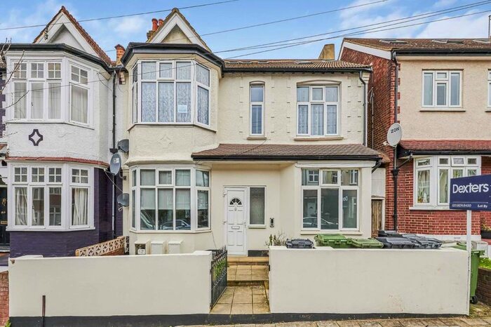 1 Bedroom Flat To Rent In Glencairn Road, London, SW16