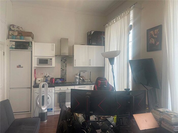 Apartment To Rent In Eversholt Street, Camden, London, NW1