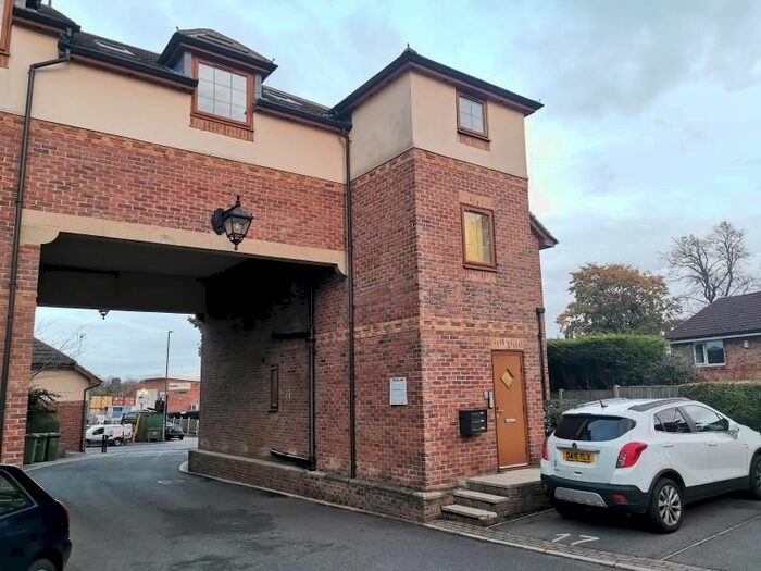 1 Bedroom Flat To Rent In Highfield Court, Ossett WF5