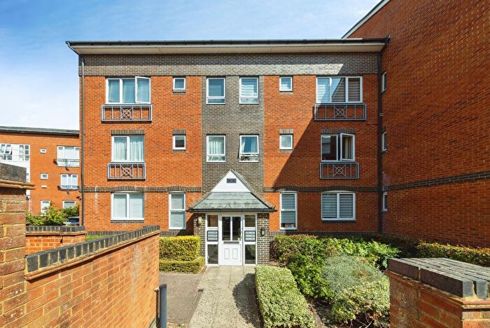 2 Bedroom Flat For Sale In Avebury Avenue, Tonbridge, Kent, TN9