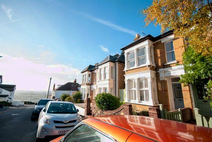 3 Bedroom Detached House To Rent In Victoria Road, Leigh-On-Sea, SS9