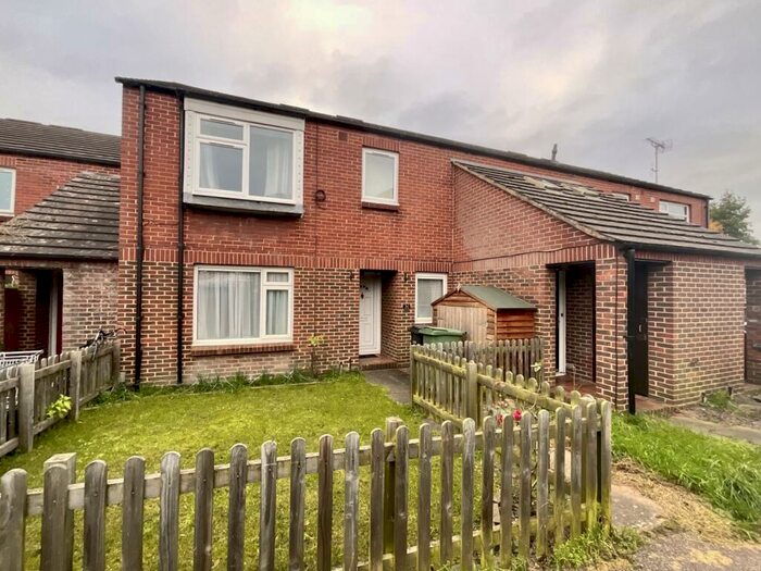 2 Bedroom Apartment To Rent In Ruskin Close, Didcot, Oxfordshire, OX11