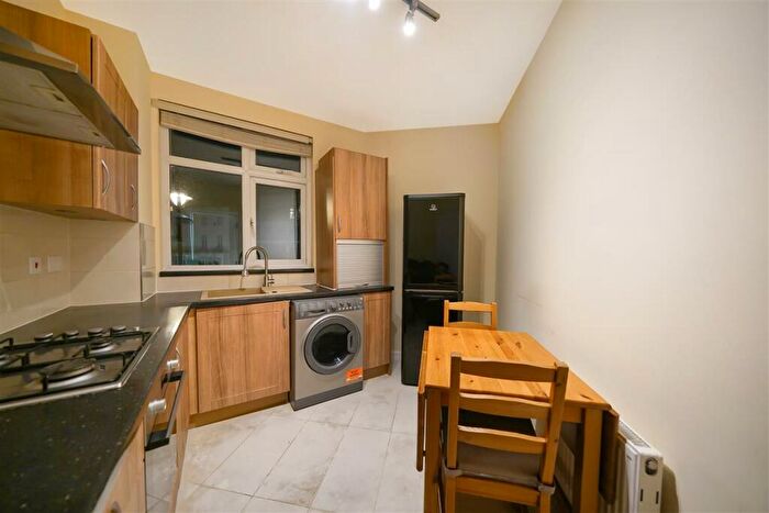 3 Bedroom Flat To Rent In Caledonian Road, N7
