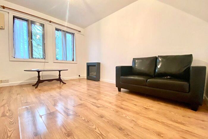 1 Bedroom Maisonette To Rent In Stephensons Court, SL1
