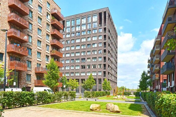 3 Bedroom Apartment To Rent In Guthrum Court, E16