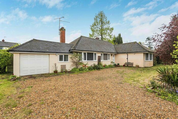 3 Bedroom Bungalow For Sale In Knowle Close, Caversham Heights, Reading, RG4