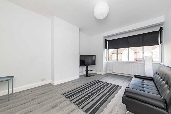 4 Bedroom Flat To Rent In Langdale Avenue, Mitcham, CR4