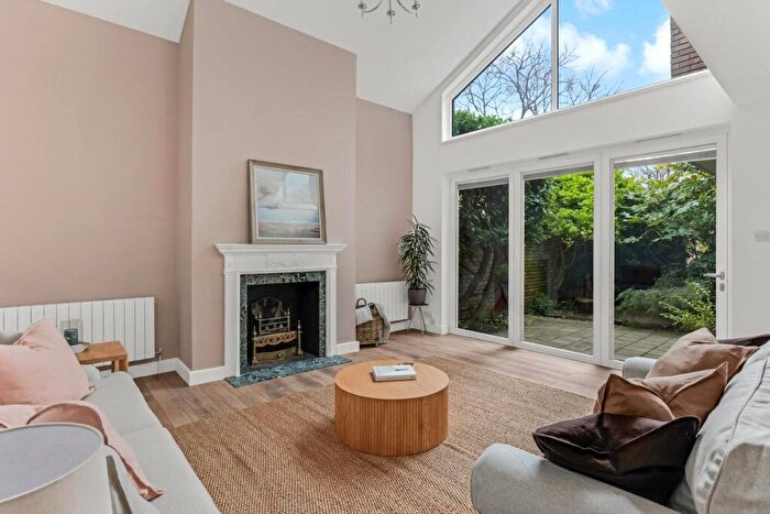 3 Bedroom Semi Detached House For Sale In West Hill Park, Highgate, N6