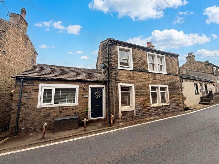 2 Bedroom Detached House For Sale In Stainland Road, Stainland, HX4