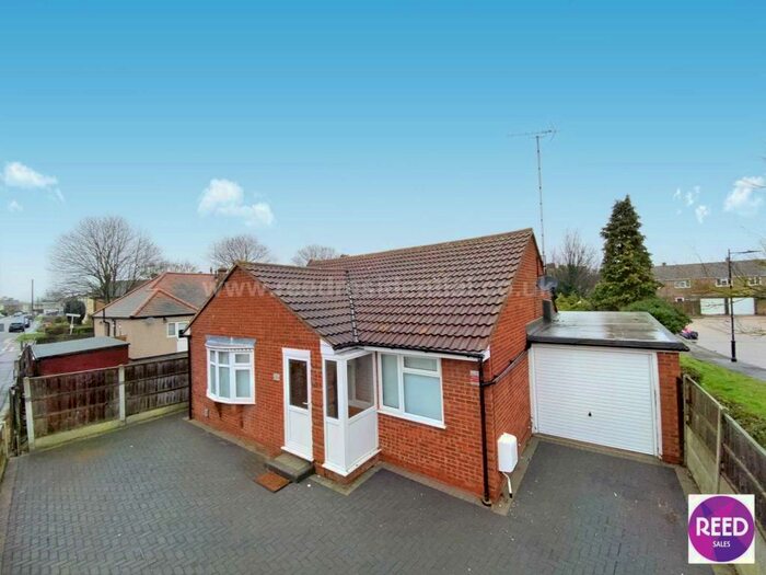 2 Bedroom Bungalow To Rent In Dolphins, Westcliff On Sea, SS0