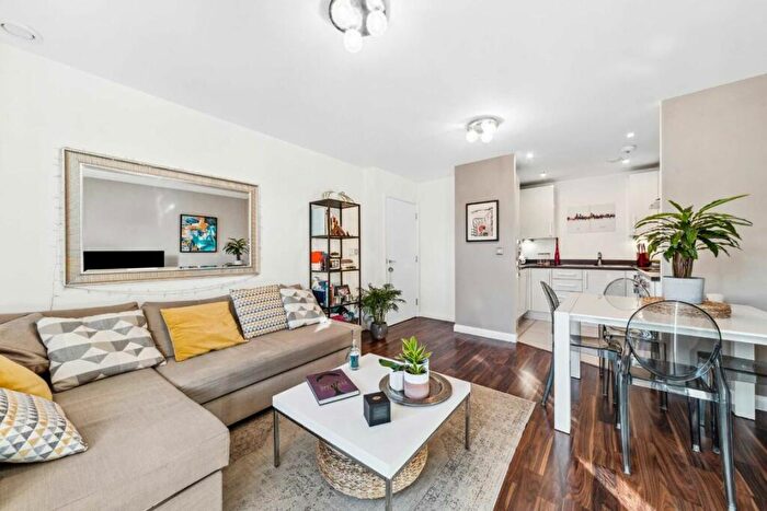 1 Bedroom Flat For Sale In Carlton Vale, Kilburn Park, NW6