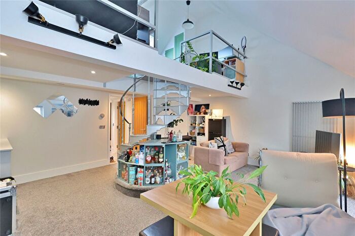 1 Bedroom Maisonette For Sale In Townsend Lane, Woking, Surrey, GU22
