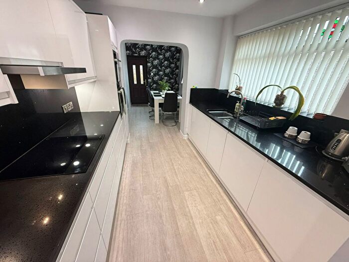 3 Bedroom Semi-Detached House For Sale In Wynnstay Aveue, Maghull, L31