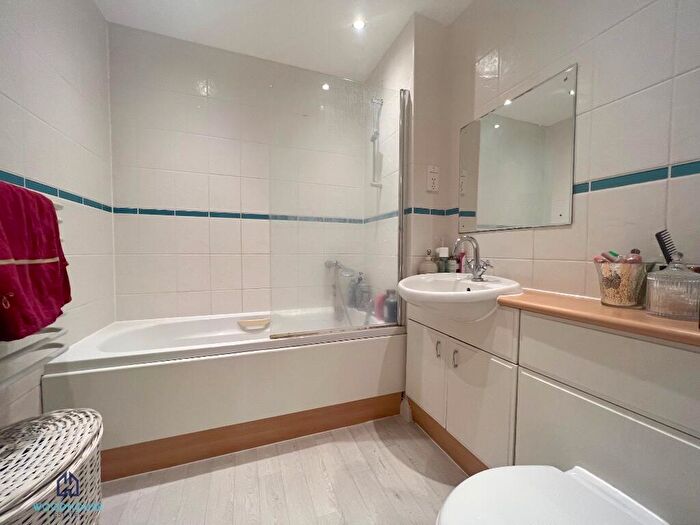 1 Bedroom Flat To Rent In Magdalene Gardens, London, N20
