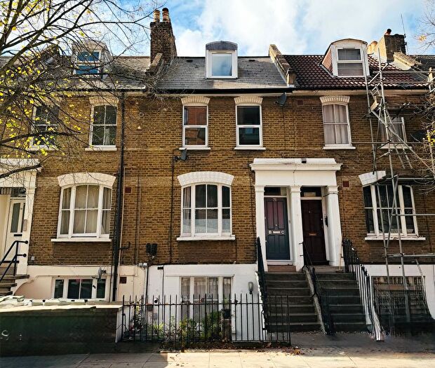2 Bedroom Flat For Sale In Glengall Road, London, SE15