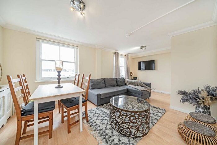 2 Bedroom Flat To Rent In St. Stephens Gardens, Notting Hill, W2