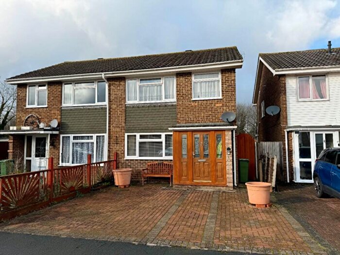 3 Bedroom Semi Detached House For Sale In Brighton Hill, Basingstoke, RG22