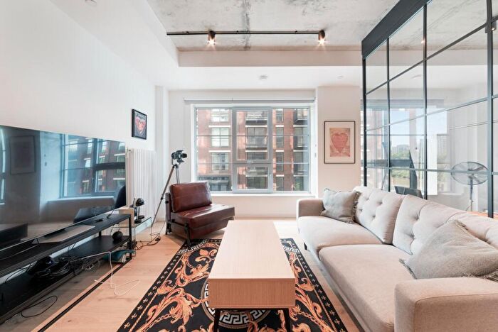 Apartment To Rent In Douglass Tower, Goodluck Hope, London, E14