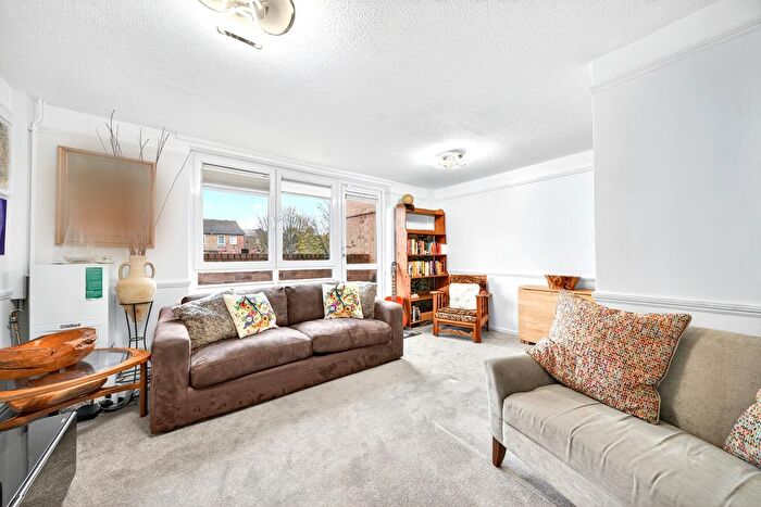 3 Bedroom Property For Sale In Beeston Close, London, E8