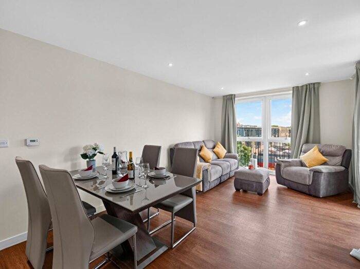 2 Bedroom Flat For Sale In Hitchin Lane, Stanmore, HA7