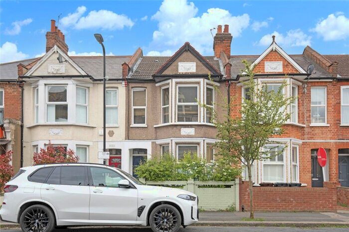 2 Bedroom Flat To Rent In Erskine Road, Walthamstow, London, E17