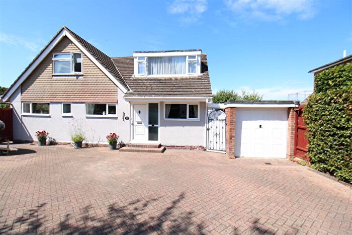 4 Bedroom Detached Bungalow For Sale In Park Road, Cowes, PO31