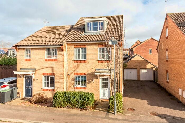 3 Bedroom Semi-Detached House To Rent In Jubilee Gardens, Rushden, NN10