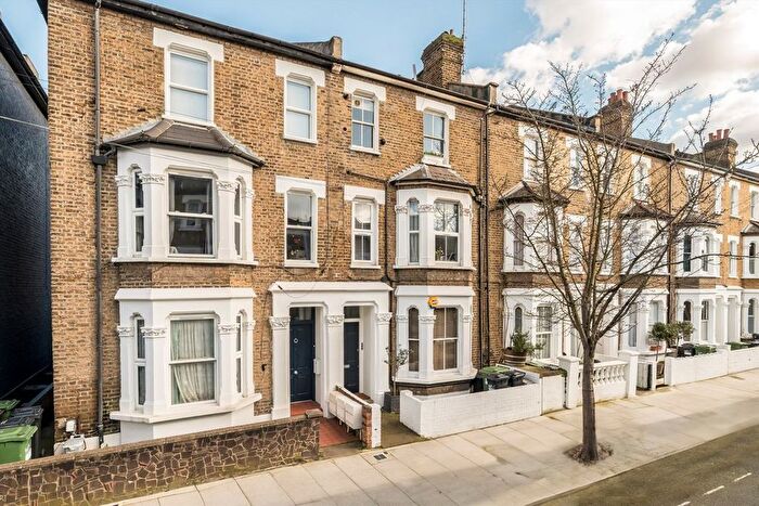 2 Bedroom Flat For Sale In Macfarlane Road, Shepherds Bush, W12