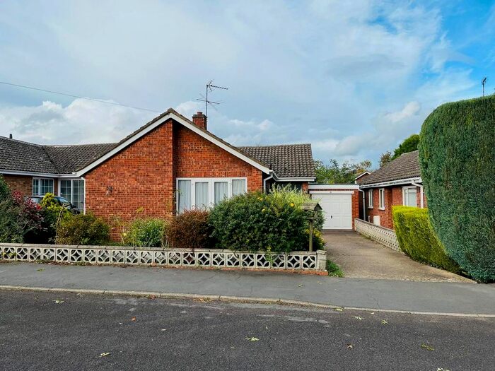 3 Bedroom Detached Bungalow For Sale In Cornus Close, Branston, Lincoln