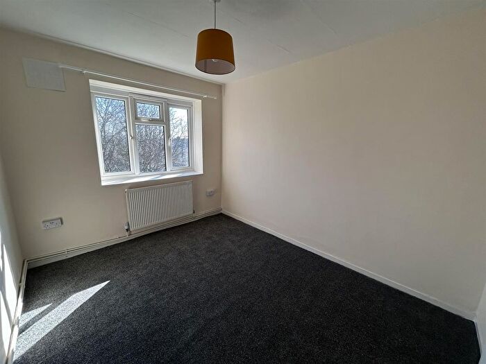 2 Bedroom Block Of Flats To Rent In Chiswell Square, London, SE3