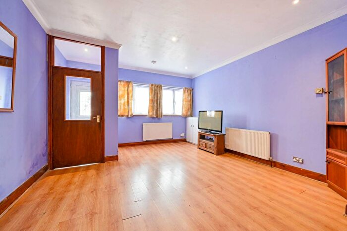 3 Bedroom Property For Sale In Whitton Road, Hounslow, TW3