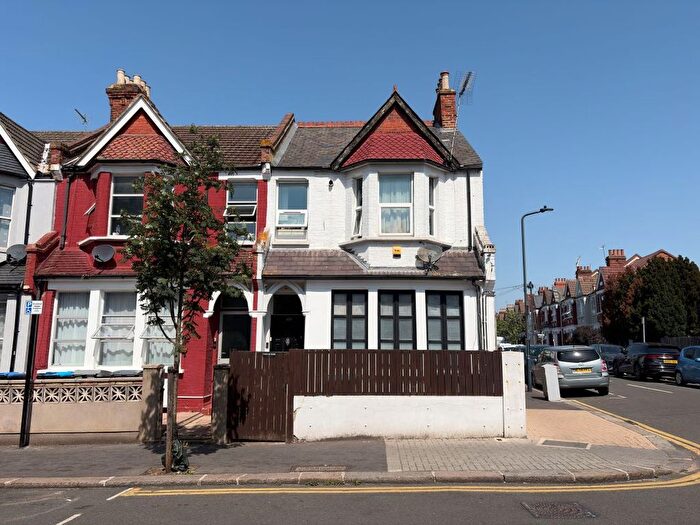 2 Bedroom Flat For Sale In A Ashford Road, London, NW2