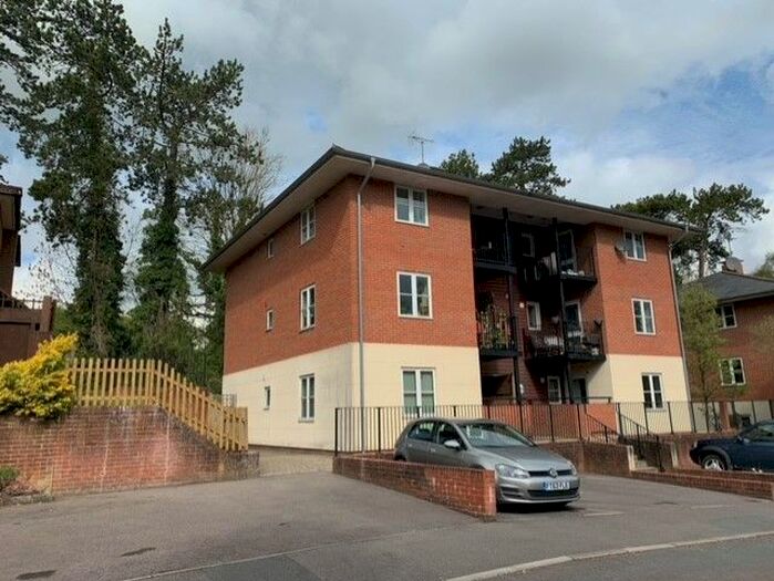 2 Bedroom Flat To Rent In Grange Close, Winchester, SO23
