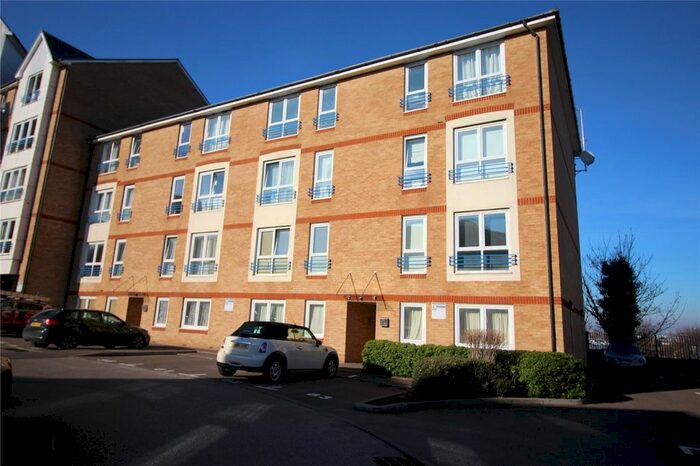 2 Bedroom Flat To Rent In Fairfield Square, Stuart Road, Gravesend, Kent, DA11