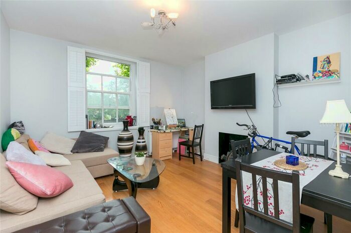 3 Bedroom Flat To Rent In Bronwen Court, Grove End Road, NW8