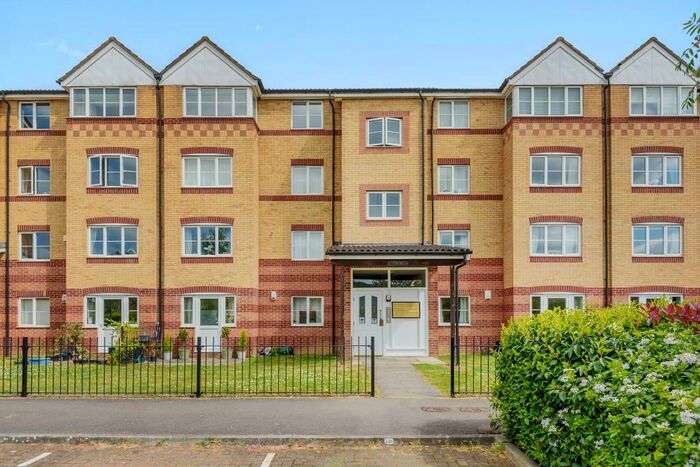 1 Bedroom Apartment To Rent In High Wycombe, Buckinghamshire, HP13