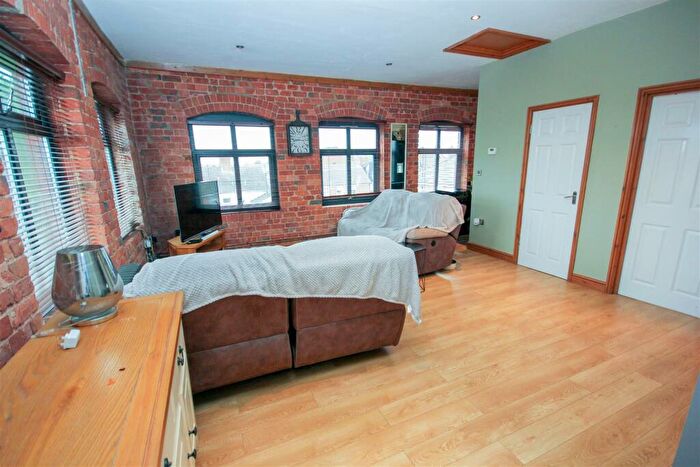 2 Bedroom Apartment For Sale In York Road, Rushden, NN10