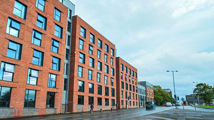 Apartment To Rent In Low Hill, L6