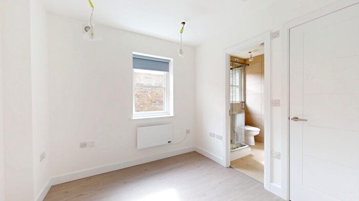 2 Bedroom Flat To Rent In Church Street, Enfield, Greater London, EN2