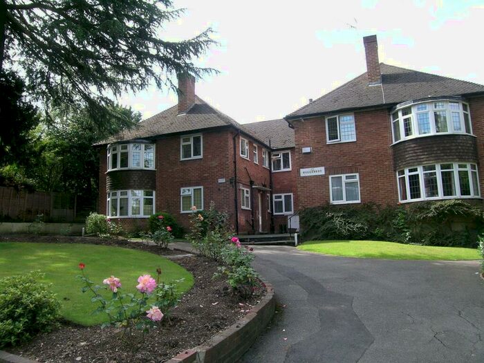 2 Bedroom Flat To Rent In Hill Crest, Surbiton, KT6