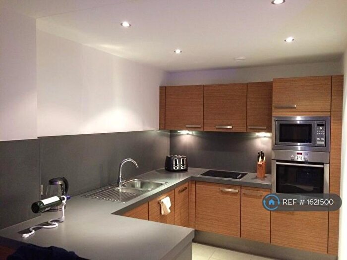 2 Bedroom Flat To Rent In Vallea Court, Manchester, M4